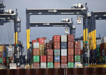 Dış ticaret açığı ocak ayında geriledi