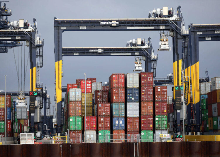 Dış ticaret açığı ocak ayında geriledi