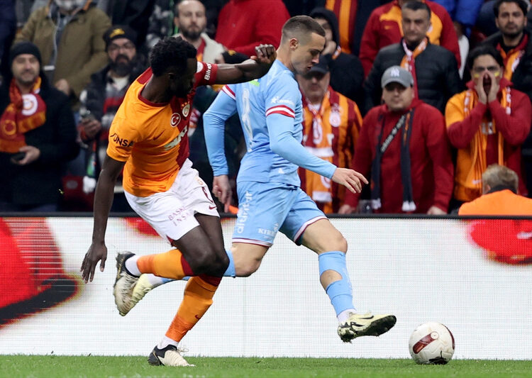 Antalyaspor cephesi hakeme tepkili: Penaltı yok, gol de ofsayt 1 Antalyaspor cephesi hakeme tepkili: Penaltı yok, gol de ofsayt
