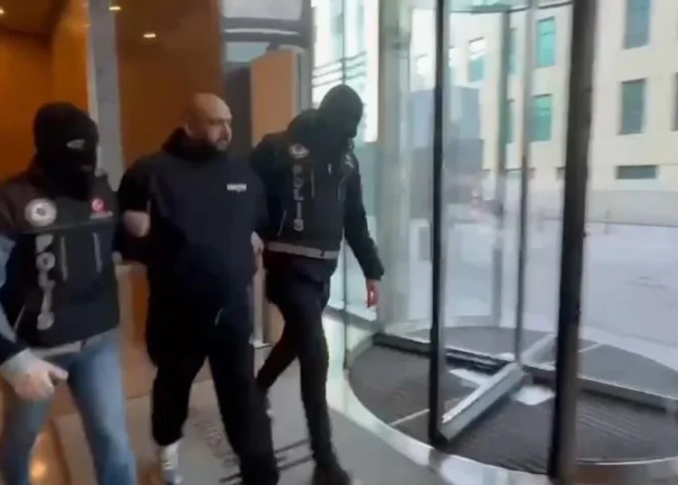 Kırmızı bültenle aranan bir uyuşturucu baronu daha yakalandı… Adres aynı: İstanbul 1 Kırmızı bültenle aranan bir uyuşturucu baronu daha yakalandı… Adres aynı: İstanbul