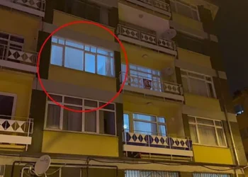 Cam kırılınca 3. katın penceresinden düşen çocuk hayatını kaybetti