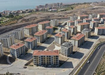 Bir yıl içinde 319 bin konut sözü verilmişti, ancak 75 bini yetişebilecek