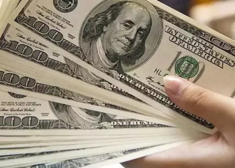 Dolar rekor tazeledi, altın fiyatları yükselişe geçti