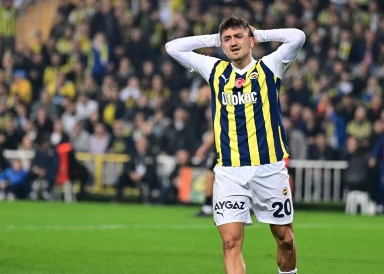 Fenerbahçe Kadıköy’de Alanyaspor’a puan kaybetti, liderliği Galatasaray’a bıraktı 1 Fenerbahçe Kadıköy’de Alanyaspor’a puan kaybetti, liderliği Galatasaray’a bıraktı