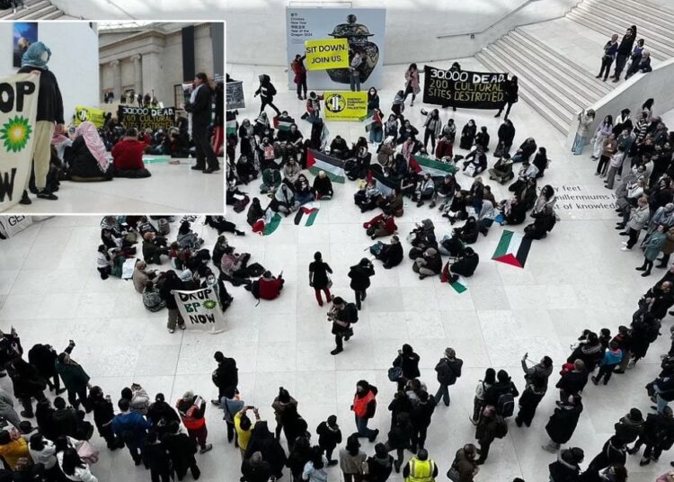 British Museum'da eylem: BP’nin Gazze’deki soykırımı körüklemesini izlemeyeceğiz 1 British Museum’da eylem: BP’nin Gazze’deki soykırımı körüklemesini izlemeyeceğiz