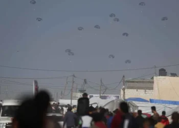 Havadan yardım atılan Gazze’de nüfusun dörtte biri kıtlık çekiyor