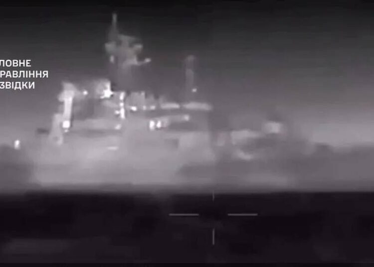 Ukrayna, Rus çıkarma gemisi Caesar Kunikov’u Kırım açıklarında imha ettiğini söyledi