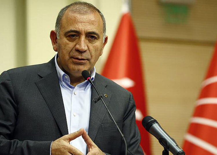 Yerel seçim öncesi şok ayrılık! Gürsel Tekin, CHP’den istifa etti