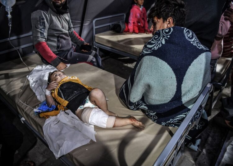 Tüm uyarılara rağmen İsrail Refah’ı vurdu! 100’den fazla ölü var