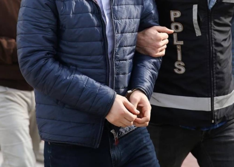 İstanbul'da 'umre ziyareti' vaadiyle 21 milyon lira vurgun 1 İstanbul’da ‘umre ziyareti’ vaadiyle 21 milyon lira vurgun