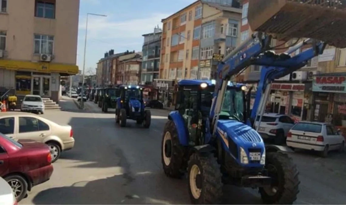 Türk çiftçiler de traktörlü eyleme geçti 1 Türk çiftçiler de traktörlü eyleme geçti