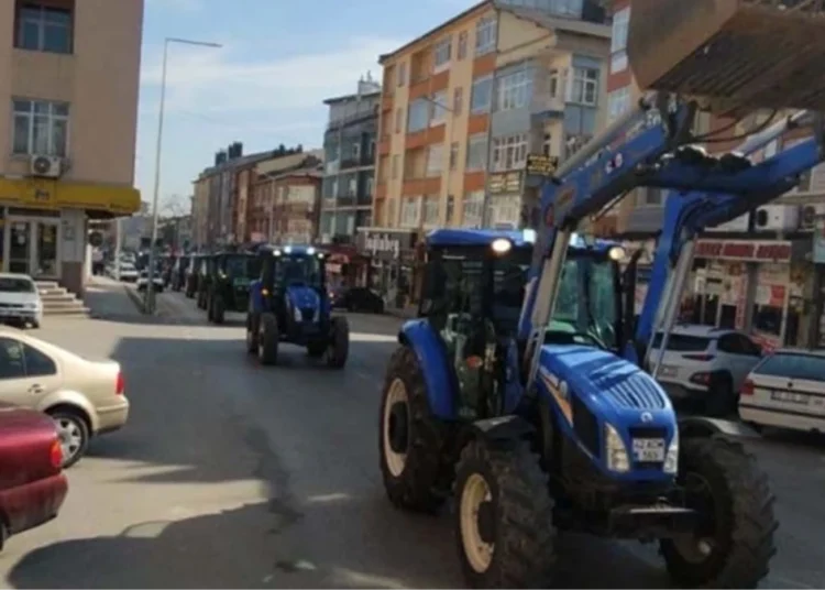 Türk çiftçiler de traktörlü eyleme geçti