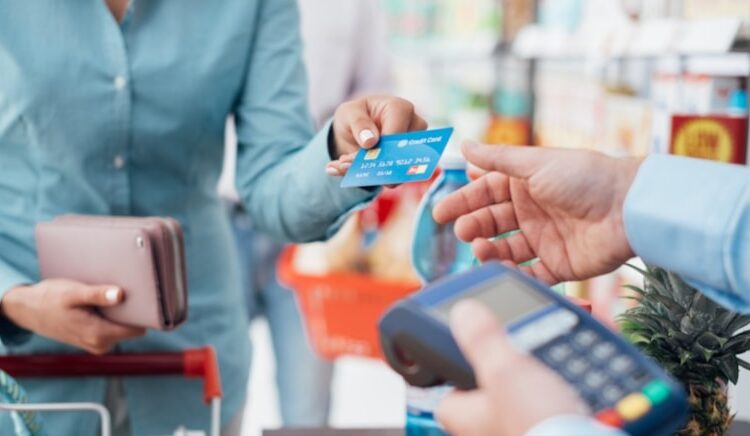 Vatandaş geçen yıl kartla 10 trilyon lira harcadı 1,6 trilyonu takside bağladı