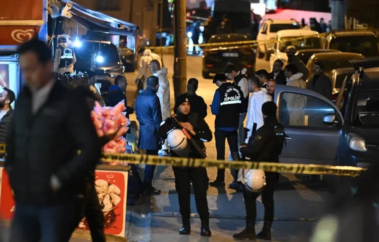 Bakan Yerlikaya açıkladı: Küçükçekmece saldırısında gözaltı sayısı 17'ye yükseldi 1 Bakan Yerlikaya açıkladı: Küçükçekmece saldırısında gözaltı sayısı 17’ye yükseldi