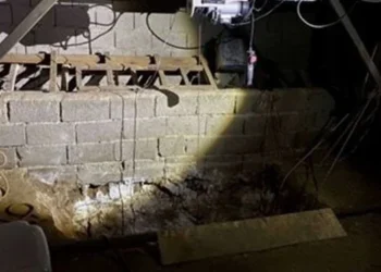 Evin zeminine 40 metre derinliğinde kuyu kazıp asansör sistemi kurmuşlar