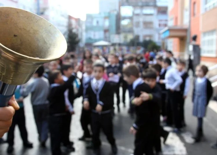 MEB, eğitim kalitesiyle değil, tatil süreleriyle meşgul