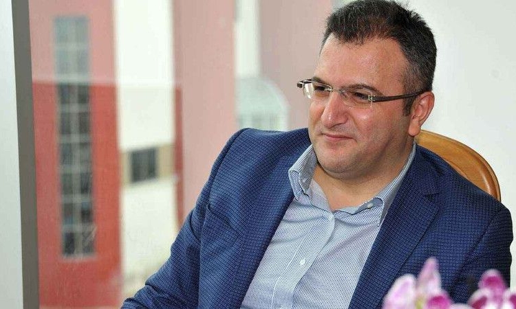 Cem Küçük'ün gafı gündem oldu: 'Türkiye'de swinger seçmen var' 1 Cem Küçük’ün gafı gündem oldu: ‘Türkiye’de swinger seçmen var’