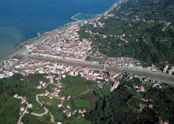 Of’ta 150 yıldır Sarallar, Araklı’da 64 yıldır Çebiler iktidar