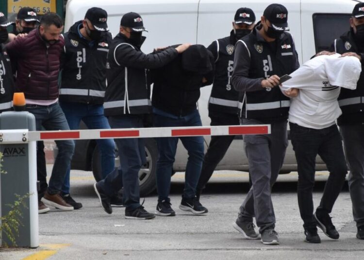 İki organize suç örgütü daha çökertildi! 16 şüpheli yakalandı 1 İki organize suç örgütü daha çökertildi! 16 şüpheli yakalandı