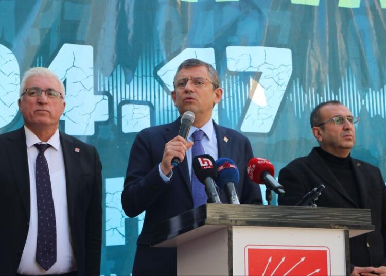 Özgür Özel: Darbe korkusuyla askeri 3 gün kışlada tuttular 1 Özgür Özel: Darbe korkusuyla askeri 3 gün kışlada tuttular