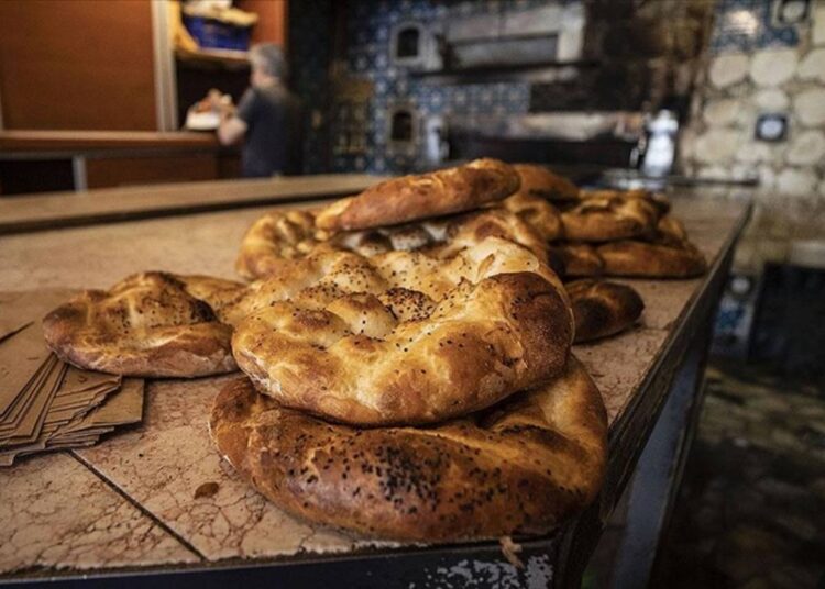 Ramazan pidesinin gramajı düştü, fiyatı arttı 1 Ramazan pidesinin gramajı düştü, fiyatı arttı