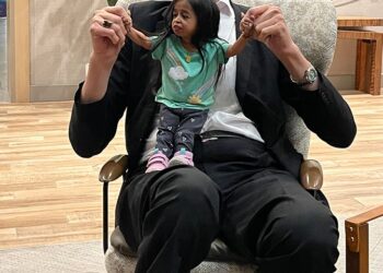 Dünyanın en uzun adamıyla en kısa kadını buluştu