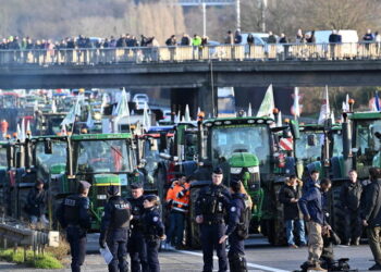 Avrupa’da mazot ve gübre fiyatları protestosu büyüyor! Türk çiftçisi ne yapsın?