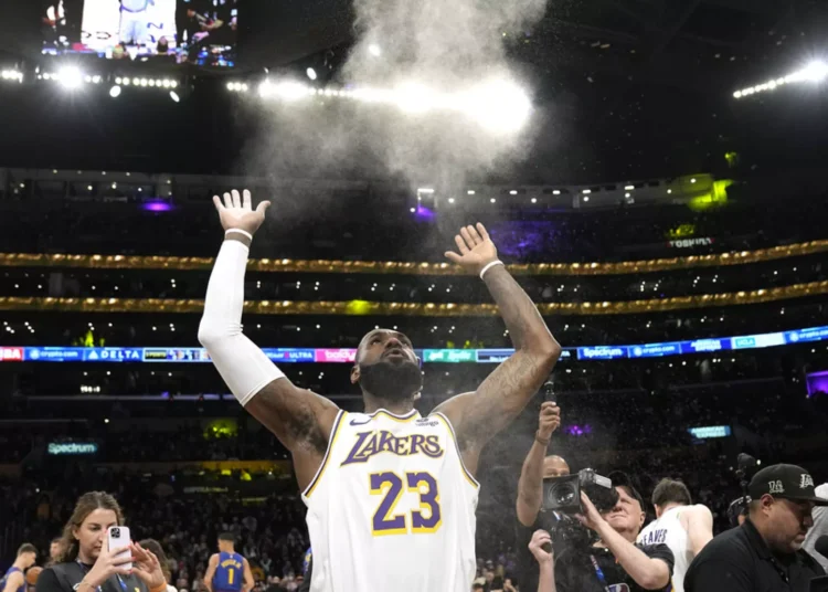 40 bin sayı barajını geçen LeBron James, NBA tarihine geçti