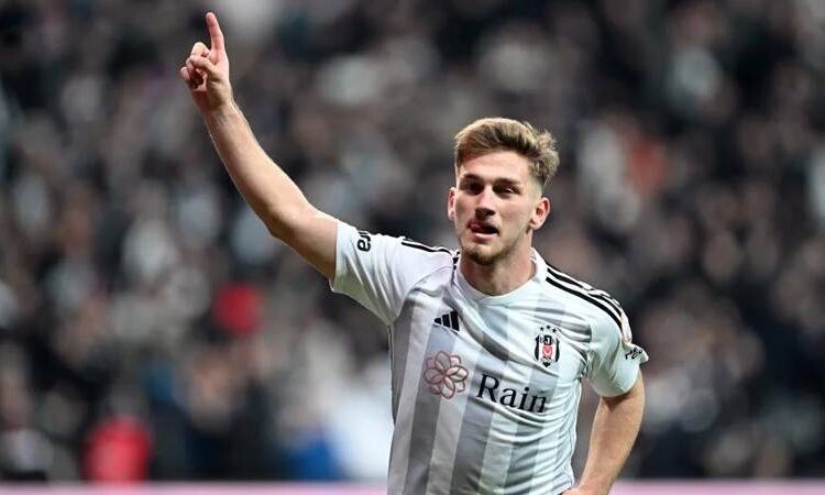 Beşiktaş'ta Semih Kılıçsoy ayrılığın kapısından dönmüş 1 Beşiktaş’ta Semih Kılıçsoy ayrılığın kapısından dönmüş
