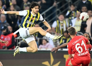 Fenerbahçe, 115 dakika oynanan maçı yine VAR’dan gelen tartışmalı penaltı ile kazandı