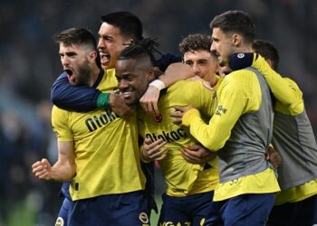 Fenerbahçe’de kritik toplantı: Futbolcular ‘ligden çekilme’yi oyladı