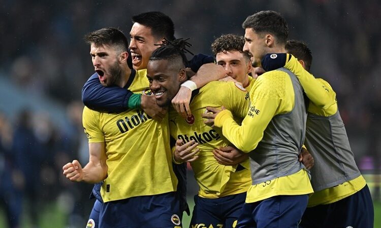 Fenerbahçe'de kritik toplantı: Futbolcular 'ligden çekilme'yi oyladı 1 Fenerbahçe’de kritik toplantı: Futbolcular ‘ligden çekilme’yi oyladı