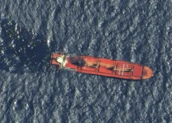 Husilerin vurduğu İngiliz gemisi Kızıldeniz’de battı