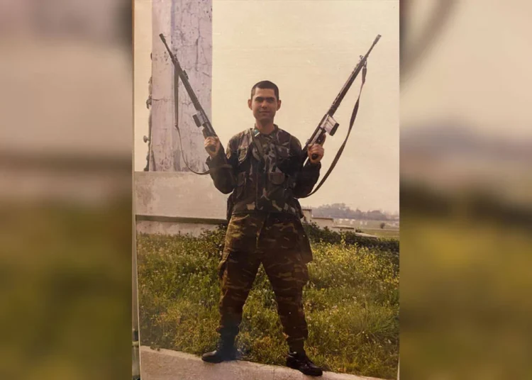 Murat Kurum’un askerlik fotoğrafına uzman yorumu 1 Murat Kurum’un askerlik fotoğrafına uzman yorumu