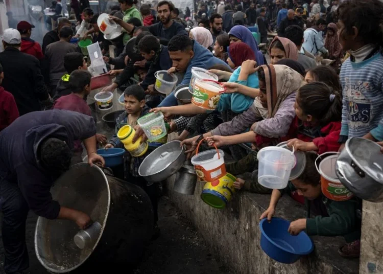 Havadan atılan yardımlar da çare olmadı! Gazze’de çocuklar açlıktan ölüyor 1 Havadan atılan yardımlar da çare olmadı! Gazze’de çocuklar açlıktan ölüyor