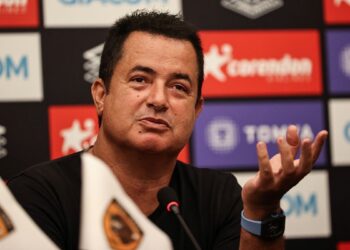 Acun Ilıcalı Beyaz TV yayınına bağlandı: Federasyona yalvarıyorum…