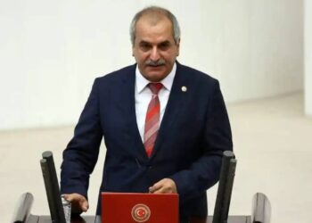 Yeniçağ gazetesinin sahibi ve İYİ Partili eski vekil Ahmet Çelik, kardeşi tarafından bıçaklandı