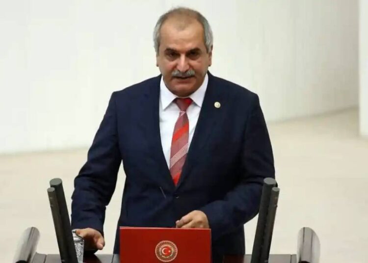 Yeniçağ gazetesinin sahibi ve İYİ Partili eski vekil Ahmet Çelik, kardeşi tarafından bıçaklandı 1 Yeniçağ gazetesinin sahibi ve İYİ Partili eski vekil Ahmet Çelik, kardeşi tarafından bıçaklandı