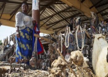 Angola’da büyücülük yaptığı iddia edilen kişilere içirilen sıvı 50 cana sebep oldu