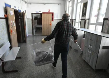 Bu okulda seçmen sayısı 359 ilçeden fazla