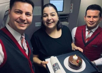 Yasak delindi: THY, Egemen Bağış’ın kızına özel pasta yaptırdı