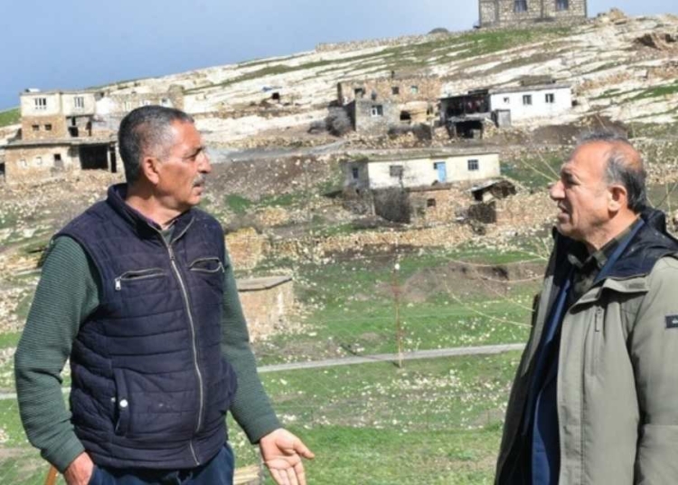 Bu köyün kaderi, Almanya'daki seçmenlerin elinde 1 Bu köyün kaderi, Almanya’daki seçmenlerin elinde