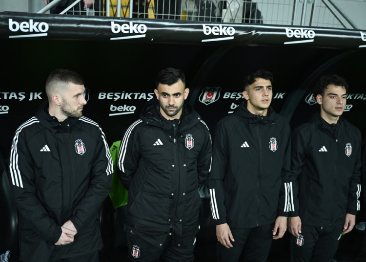 Beşiktaş'ın kadrosu belli oldu: Fernando Santos'tan yıldız futbolcuya kesik 1 Beşiktaş’ın kadrosu belli oldu: Fernando Santos’tan yıldız futbolcuya kesik