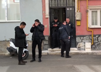 Ziyaret gittikleri akraba evinde hamile eşini bıçaklayarak öldürdü