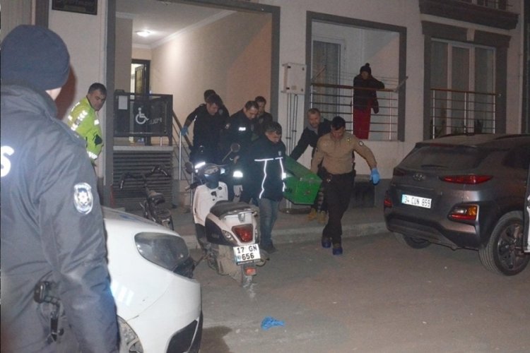 Annesini bıçakladı, ardından karakola gidip teslim oldu 1 Annesini bıçakladı, ardından karakola gidip teslim oldu