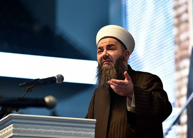 Kalp rahatsızlığı geçiren Cübbeli Ahmet Hoca hastaneye kaldırıldı 1 Kalp rahatsızlığı geçiren Cübbeli Ahmet Hoca hastaneye kaldırıldı