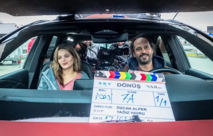 Özcan Alper'in yeni filmi 'Dönüş'ten ilk fotoğraflar paylaşıldı 1 Özcan Alper’in yeni filmi ‘Dönüş’ten ilk fotoğraflar paylaşıldı