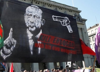 İsviçre’de ‘Erdoğan’ı öldürün’ pankartı açmışlardı: Beraat kararı bozuldu