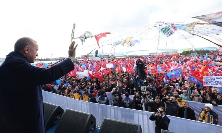 Erdoğan’ın mitingine ‘Adalet’ tişörtüyle girmek isteyen vatandaş gözaltına alındı