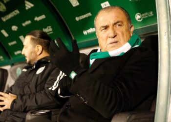 Fatih Terim maç sonrası isyan etti: Hakem değilsin